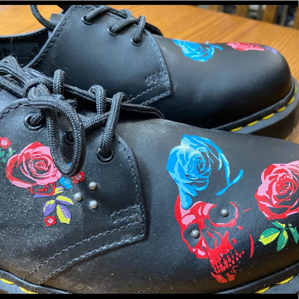 Dr (Doc) Martens 1461 skull and roses ladies shoes size 10